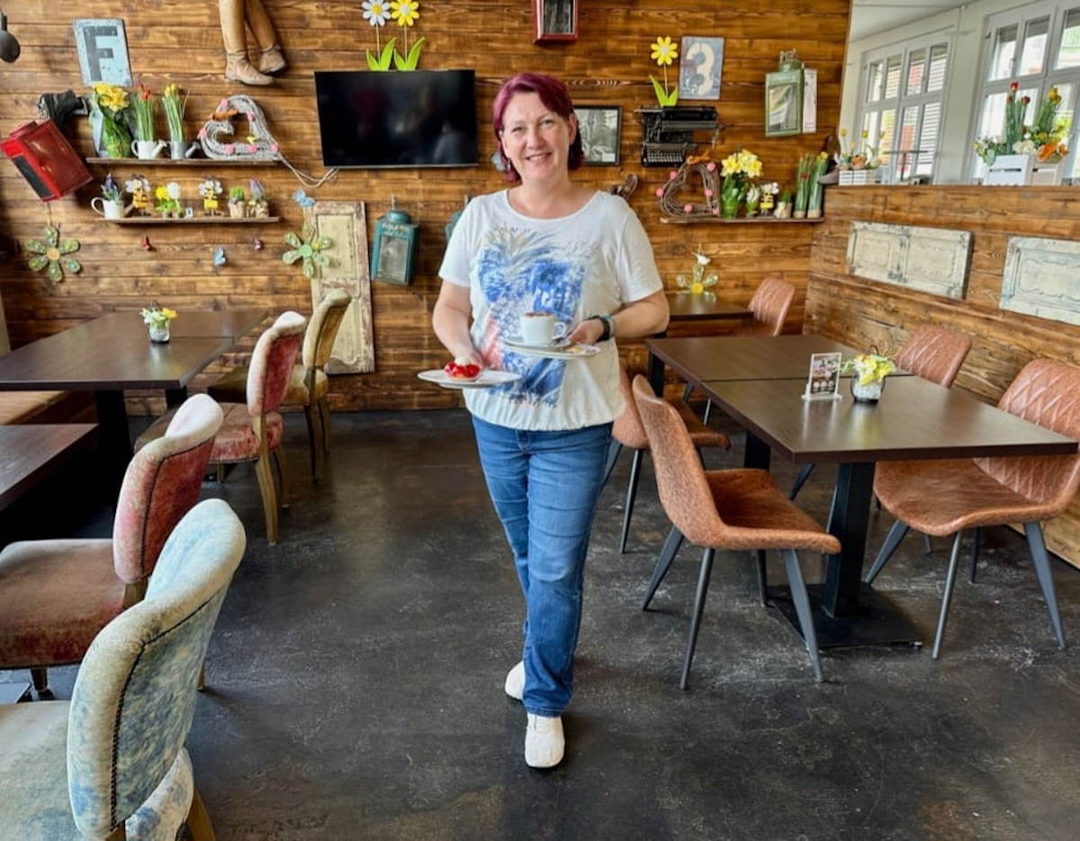 Gastgeberin, The Coffee Factory, Muhenstrasse 11, 5036 Oberentfelden, Bezirk Aarau, Aargau (AG), Schweiz